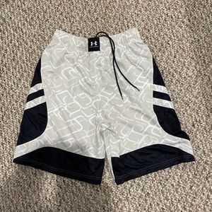 Under Armor Basketball Shorts Size LG